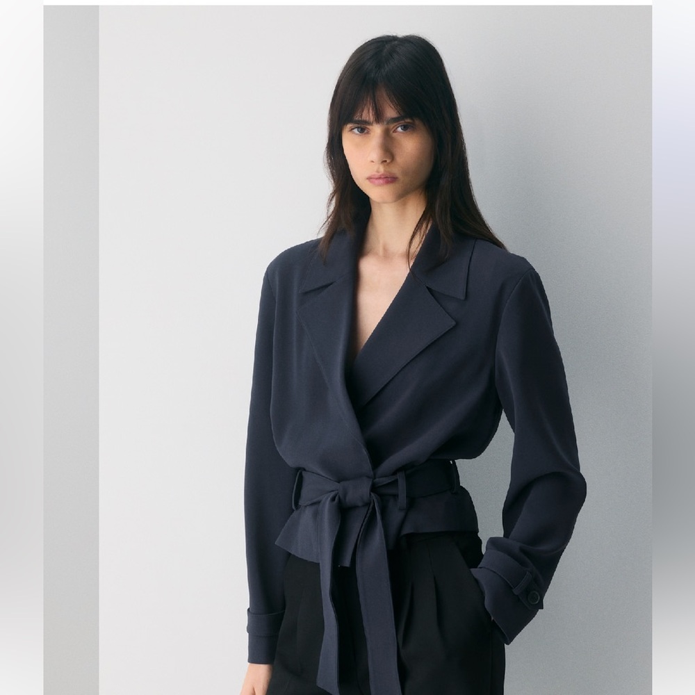 Aritzia Postage Trench Coat - Sway Crepe Cropped crepe trench coat Navy Small - Picture 2 of 3